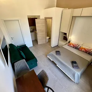 tucci17.lecce-hotels.com/
